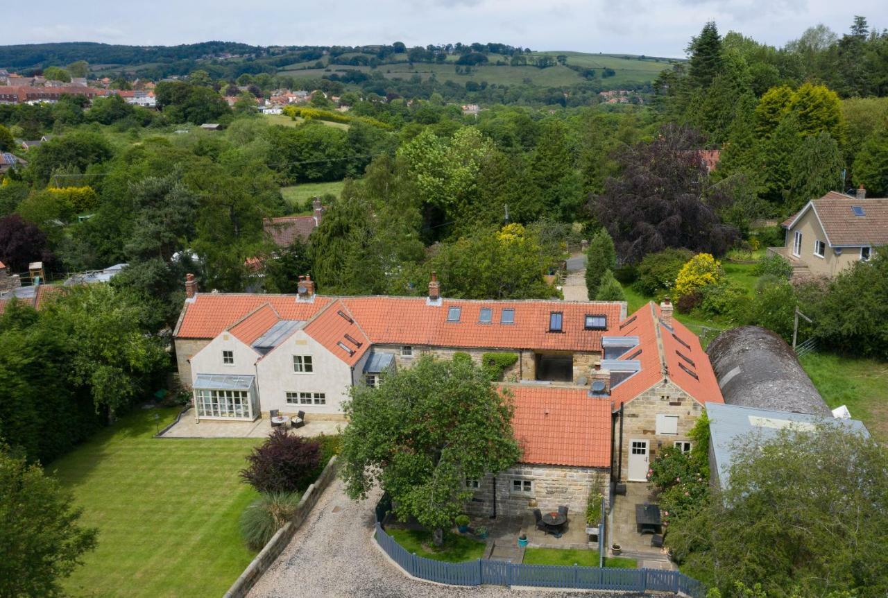 The Coach House Villa Whitby Bagian luar foto